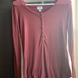maroon shirt